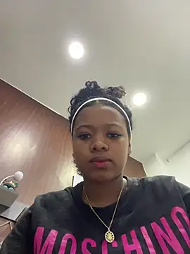 Isa Giraldo1 online show from 06-23-26, 10:41