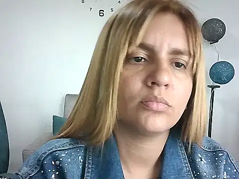 Snapshot of Asly- chatting on 07-16-26, 12:05 Asly- online show from 07-16-26, 12:05