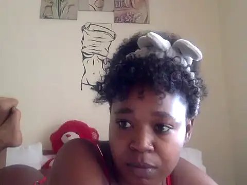 Snapshot of Luxiebaibe chatting on 06-28-26, 09:26 Luxiebaibe online show from 06-28-26, 09:26