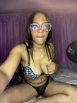 Snapshot of samantha3218 chatting on 07-15-26, 01:55 samantha3218 online show from 07-15-26, 01:55