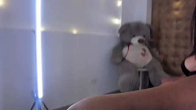 Snapshot of scarlett_honey_ chatting on 07-19-26, 03:05 scarlett honey online show from 07-19-26, 03:05