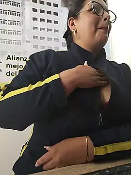 Snapshot of YINNA__24 chatting on 07-10-26, 01:58 YINNA 24 online show from 07-10-26, 01:58