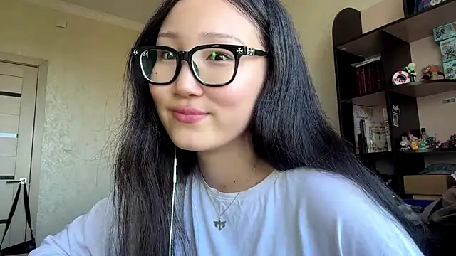 QueenOfCute online show from 07-06-26, 04:20