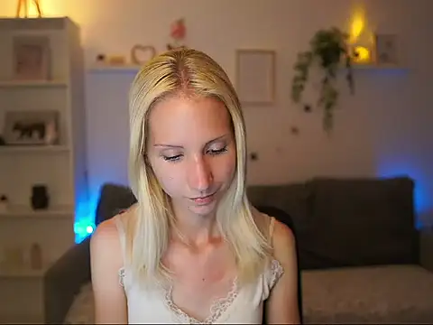PiperPerri18 online show from 07-07-26, 06:45