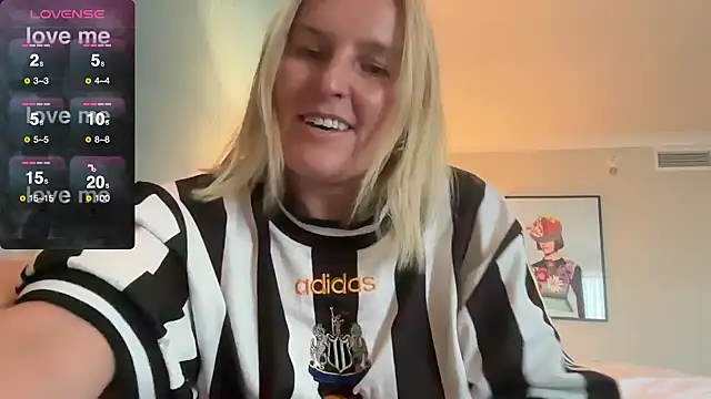 Snapshot of Spicy-Peach chatting on 07-16-26, 02:12 Spicy-Peach online show from 07-16-26, 02:12