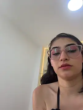 Snapshot of LunaBloon chatting on 07-17-26, 05:18 LunaBloon online show from 07-17-26, 05:18