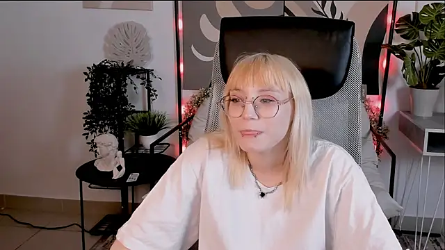 ReminaMeow online show from 07-14-26, 10:21