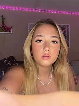 Snapshot of Sammybbxx chatting on 07-20-26, 02:04 Sammybbxx online show from 07-20-26, 02:04