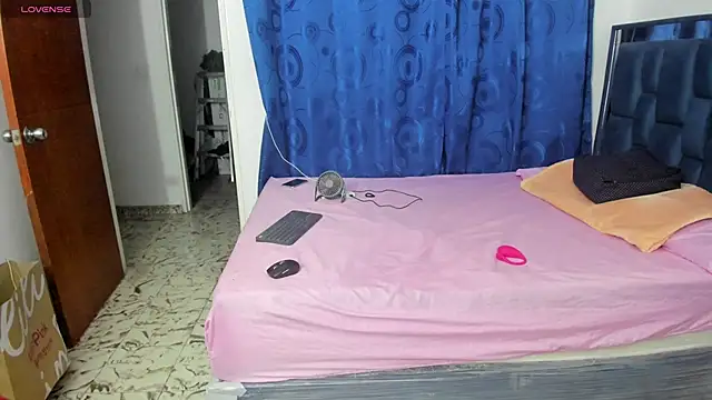 Snapshot of LupeAdams chatting on 02-11-25, 02:57 LupeAdams online show from 02-11-25, 02:57