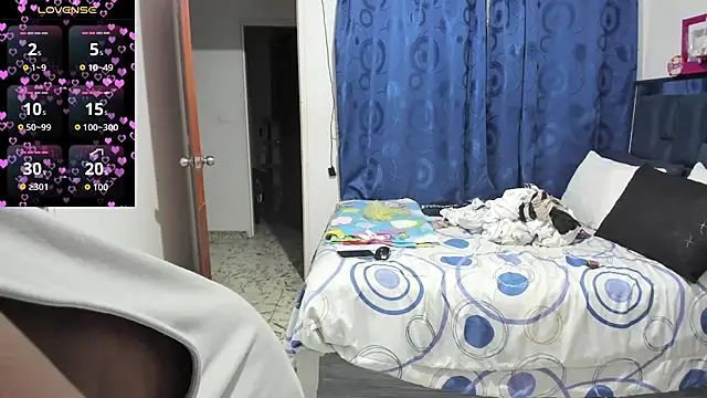 Snapshot of LupeAdams chatting on 10-07-25, 04:31 LupeAdams online show from 10-07-25, 04:31