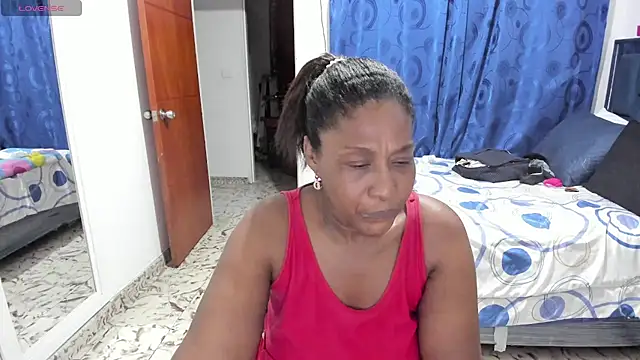 Snapshot of LupeAdams chatting on 10-14-25, 04:24 LupeAdams online show from 10-14-25, 04:24