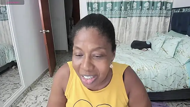 Snapshot of LupeAdams chatting on 10-28-25, 02:48 LupeAdams online show from 10-28-25, 02:48