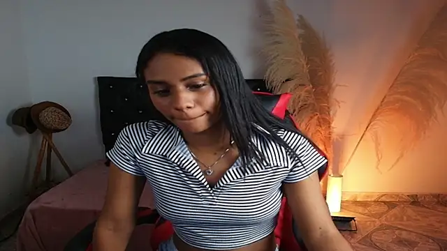 Snapshot of Alice_lux_ chatting on 07-20-26, 01:13 Alice lux online show from 07-20-26, 01:13