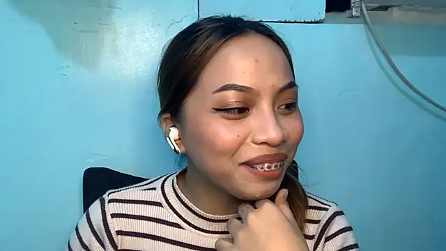 Snapshot of RaynaMcclurken chatting on 07-24-26, 10:46 RaynaMcclurken online show from 07-24-26, 10:46
