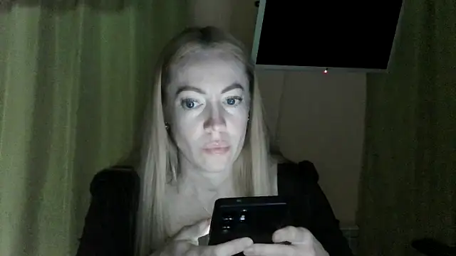 Snapshot of LensyTourels chatting on 07-17-26, 05:18 LensyTourels online show from 07-17-26, 05:18