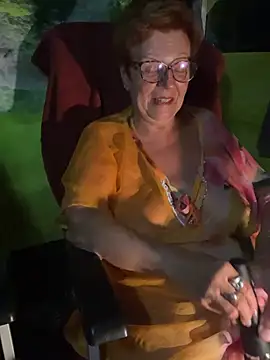 Snapshot of Yvonne-A chatting on 07-20-26, 08:33 Yvonne-A online show from 07-20-26, 08:33