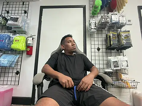 Snapshot of Herrokirkland chatting on 07-21-26, 02:19 Herrokirkland online show from 07-21-26, 02:19