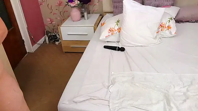 Snapshot of MatureMariah chatting on 12-13-24, 04:11 MatureMariah online show from 12-13-24, 04:11