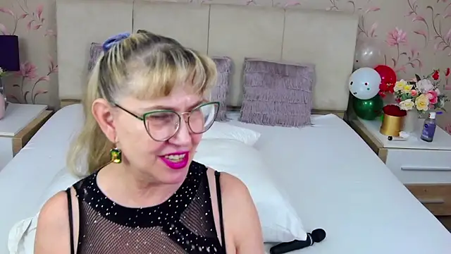 Snapshot of MatureMariah chatting on 01-11-25, 10:51 MatureMariah online show from 01-11-25, 10:51