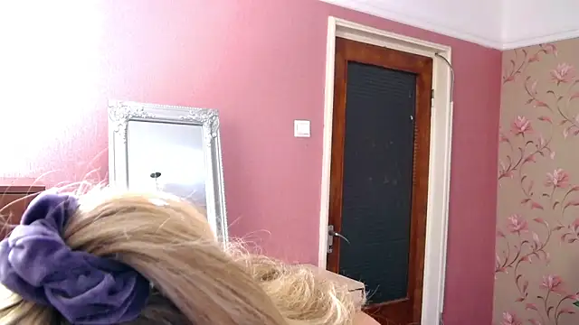 Snapshot of MatureMariah chatting on 01-12-25, 05:03 MatureMariah online show from 01-12-25, 05:03