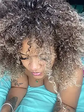 Snapshot of riri_brunnete chatting on 12-29-24, 06:16 riri brunnete online show from 12-29-24, 06:16