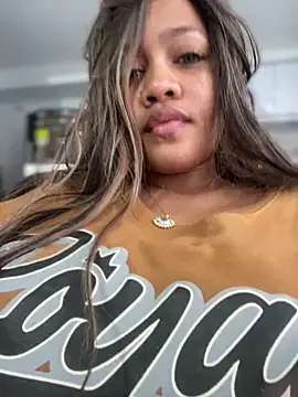 Snapshot of riri_brunnete chatting on 01-12-25, 11:28 riri brunnete online show from 01-12-25, 11:28