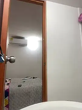 Snapshot of riri_brunnete chatting on 02-24-25, 12:37 riri brunnete online show from 02-24-25, 12:37