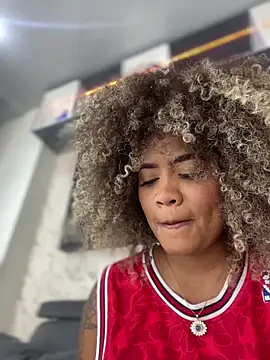 Snapshot of riri_brunnete chatting on 03-02-25, 07:45 riri brunnete online show from 03-02-25, 07:45