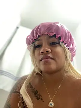 Snapshot of riri_brunnete chatting on 03-08-25, 12:09 riri brunnete online show from 03-08-25, 12:09