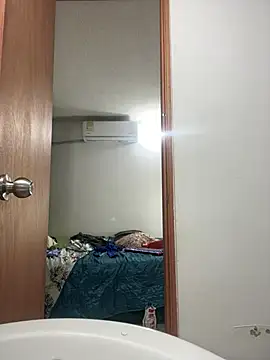 Snapshot of riri_brunnete chatting on 03-15-25, 11:40 riri brunnete online show from 03-15-25, 11:40