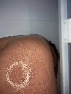 Snapshot of riri_brunnete chatting on 09-11-25, 04:12 riri brunnete online show from 09-11-25, 04:12