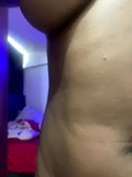 Snapshot of riri_brunnete chatting on 10-23-25, 07:23 riri brunnete online show from 10-23-25, 07:23