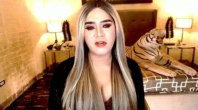 Snapshot of BigCumHuntersxx chatting on 01-19-25, 10:06 BigCumHuntersxx online show from 01-19-25, 10:06