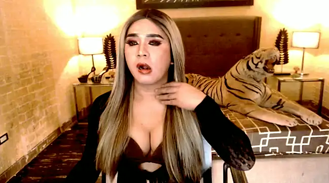 Snapshot of BigCumHuntersxx chatting on 01-19-25, 01:12 BigCumHuntersxx online show from 01-19-25, 01:12