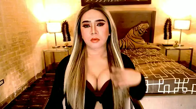 Snapshot of BigCumHuntersxx chatting on 01-20-25, 05:37 BigCumHuntersxx online show from 01-20-25, 05:37