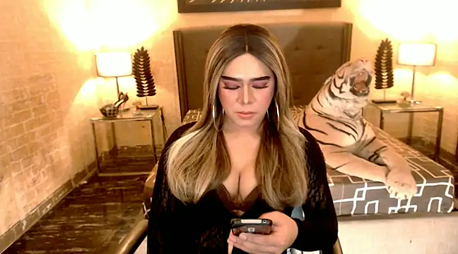 Snapshot of BigCumHuntersxx chatting on 01-23-25, 06:35 BigCumHuntersxx online show from 01-23-25, 06:35