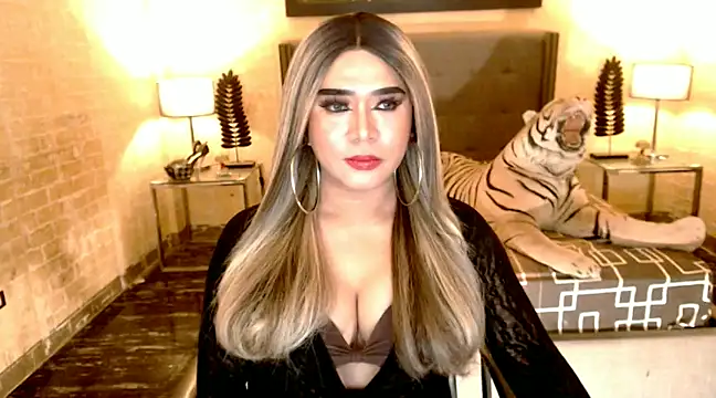 Snapshot of BigCumHuntersxx chatting on 01-24-25, 04:28 BigCumHuntersxx online show from 01-24-25, 04:28