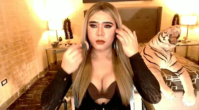 Snapshot of BigCumHuntersxx chatting on 02-06-25, 07:35 BigCumHuntersxx online show from 02-06-25, 07:35