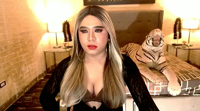 Snapshot of BigCumHuntersxx chatting on 02-11-25, 04:46 BigCumHuntersxx online show from 02-11-25, 04:46