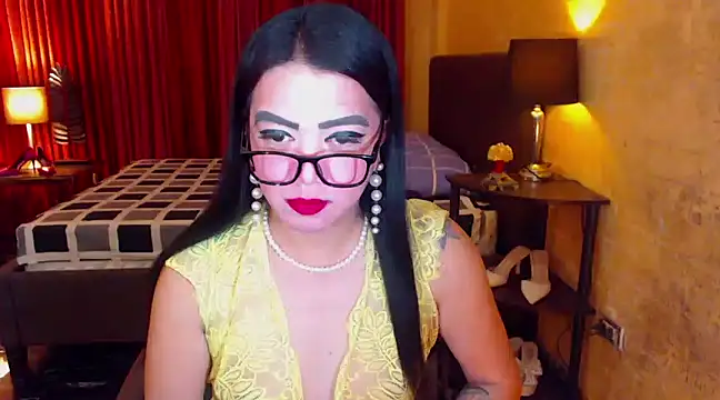 Snapshot of BigCockJewel chatting on 01-28-25, 01:49 BigCockJewel online show from 01-28-25, 01:49