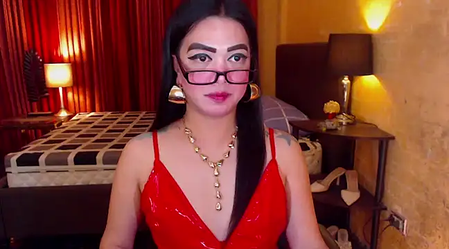 Snapshot of BigCockJewel chatting on 02-15-25, 02:44 BigCockJewel online show from 02-15-25, 02:44