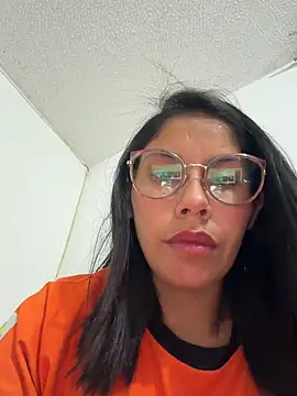 Snapshot of Mia_roux21 chatting on 07-25-26, 06:11 Mia roux21 online show from 07-25-26, 06:11