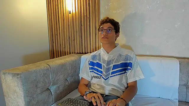 Snapshot of Damian_Wolff chatting on 07-29-26, 05:44 Damian Wolff online show from 07-29-26, 05:44