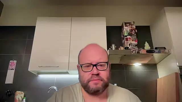 Snapshot of theitalianbear chatting on 04-24-26, 02:03 theitalianbear online show from 04-24-26, 02:03