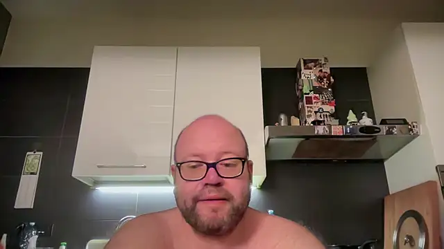 Snapshot of theitalianbear chatting on 05-15-26, 11:56 theitalianbear online show from 05-15-26, 11:56