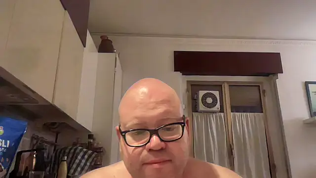 Snapshot of theitalianbear chatting on 05-22-26, 02:51 theitalianbear online show from 05-22-26, 02:51