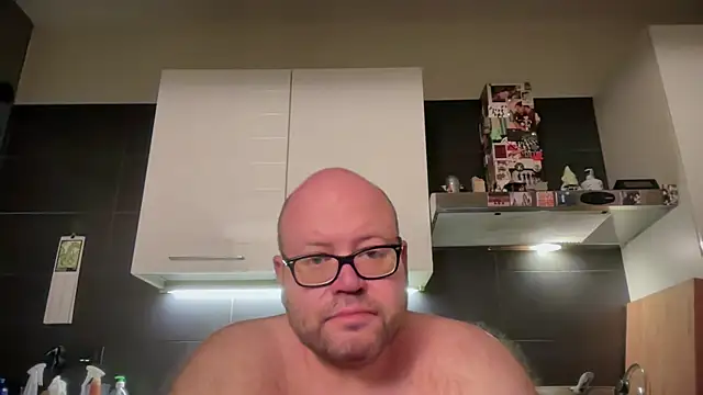 Snapshot of theitalianbear chatting on 05-31-26, 12:30 theitalianbear online show from 05-31-26, 12:30