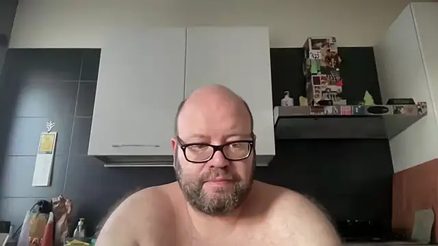 Snapshot of theitalianbear chatting on 06-18-26, 04:35 theitalianbear online show from 06-18-26, 04:35