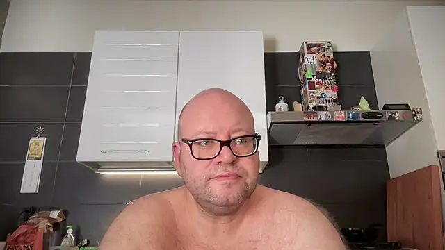 Snapshot of theitalianbear chatting on 06-24-26, 06:45 theitalianbear online show from 06-24-26, 06:45