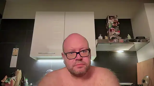 Snapshot of theitalianbear chatting on 06-30-26, 02:45 theitalianbear online show from 06-30-26, 02:45